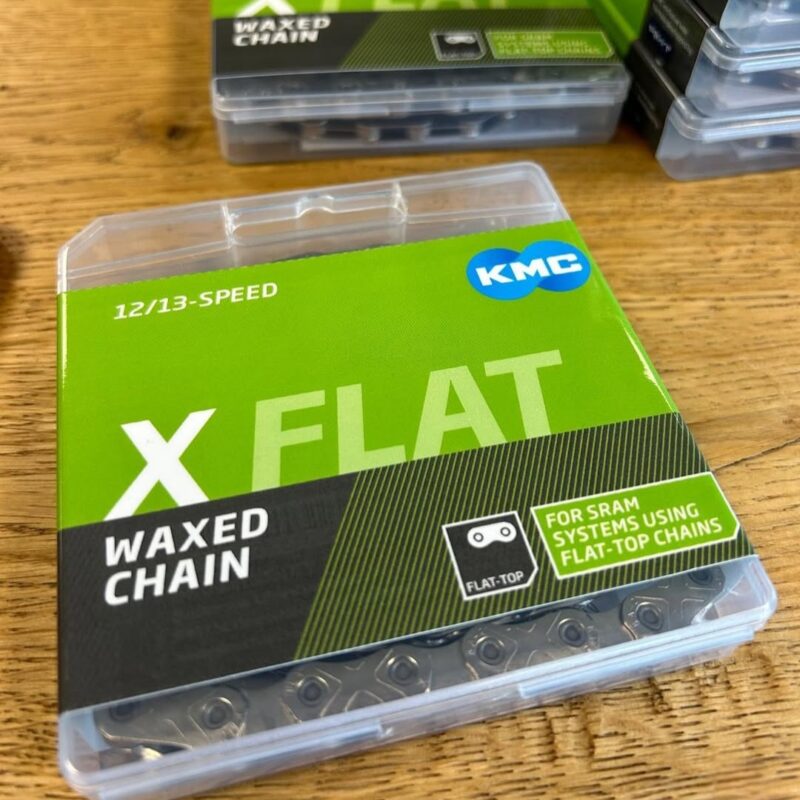 Alternative view of KMC förvaxad cykelkedja X Flat TiN Guld